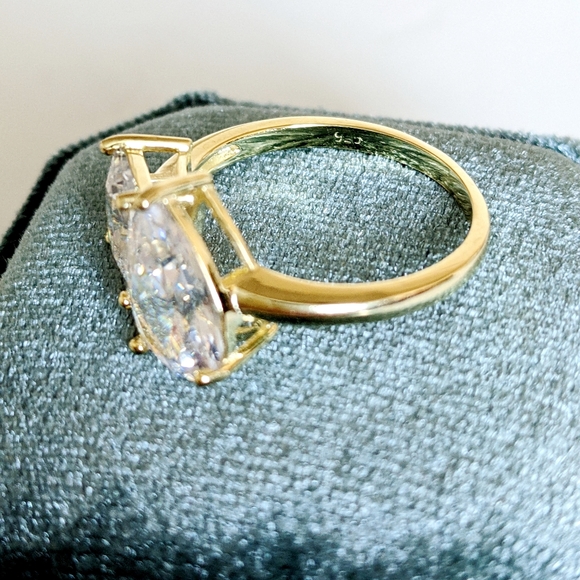 Toi Et Moi Ring Princess & Pear Cut Cubic Zirconia With Velvet Jewelry Box - Picture 14 of 17